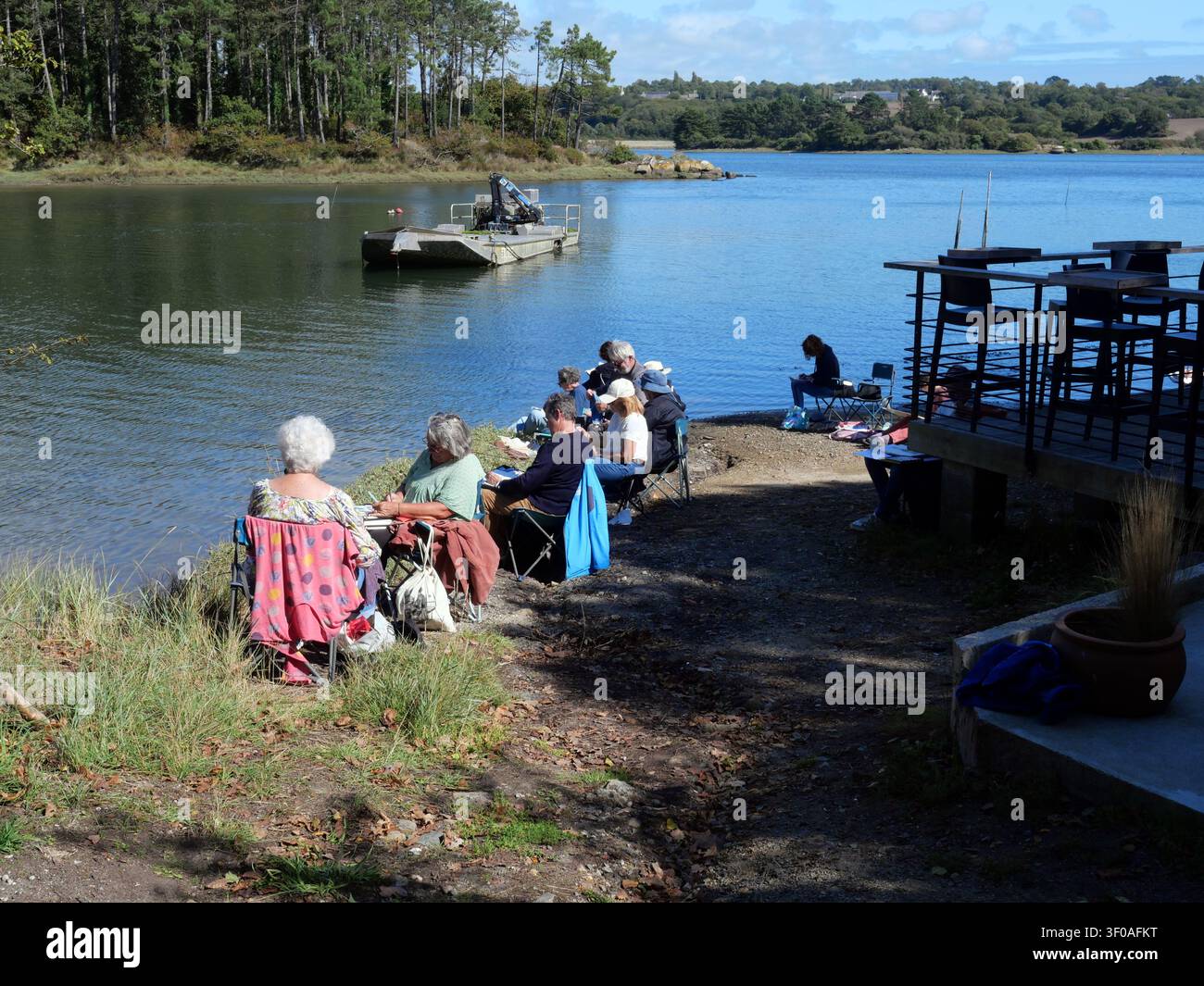 Frankreich. Bretagne. Amateurkünstler aus der Aven, nicht weit von Kerdruc, fangen die Farben der Bretagne ein, so wie es die Maler der Pont-Aven-Schule Ende des 19. Jahrhunderts taten. Kredit: Marc Charuel/Photo12 Stockfoto
