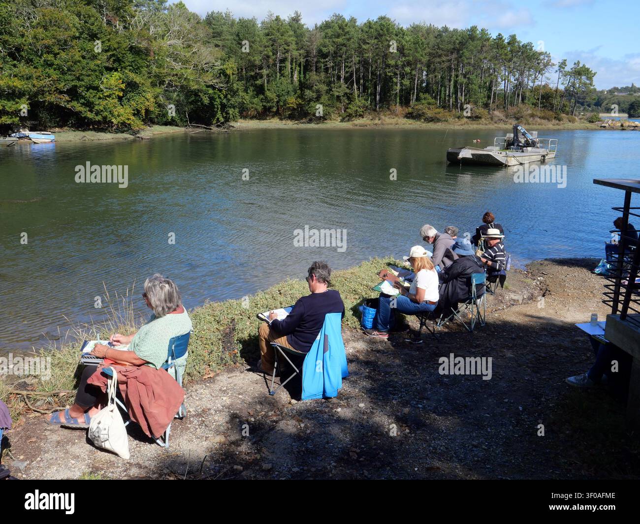 Frankreich. Bretagne. Amateurkünstler aus der Aven, nicht weit von Kerdruc, fangen die Farben der Bretagne ein, so wie es die Maler der Pont-Aven-Schule Ende des 19. Jahrhunderts taten. Kredit: Marc Charuel/Photo12 Stockfoto