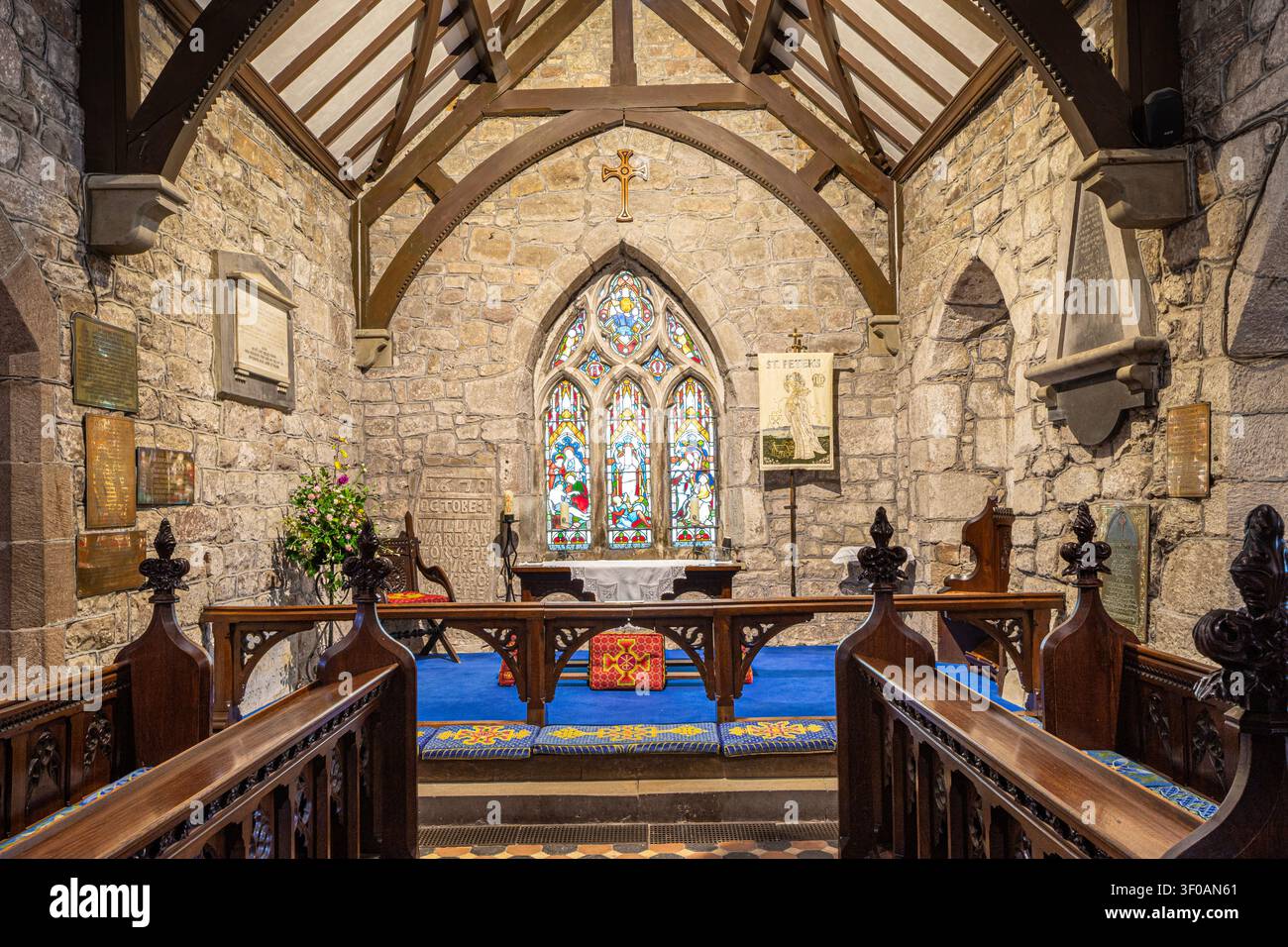 Der Chor der St. Peters Kirche aus angelsächsischer Zeit thronte über dem Meer in Heysham, Lancashire, England Großbritannien Stockfoto