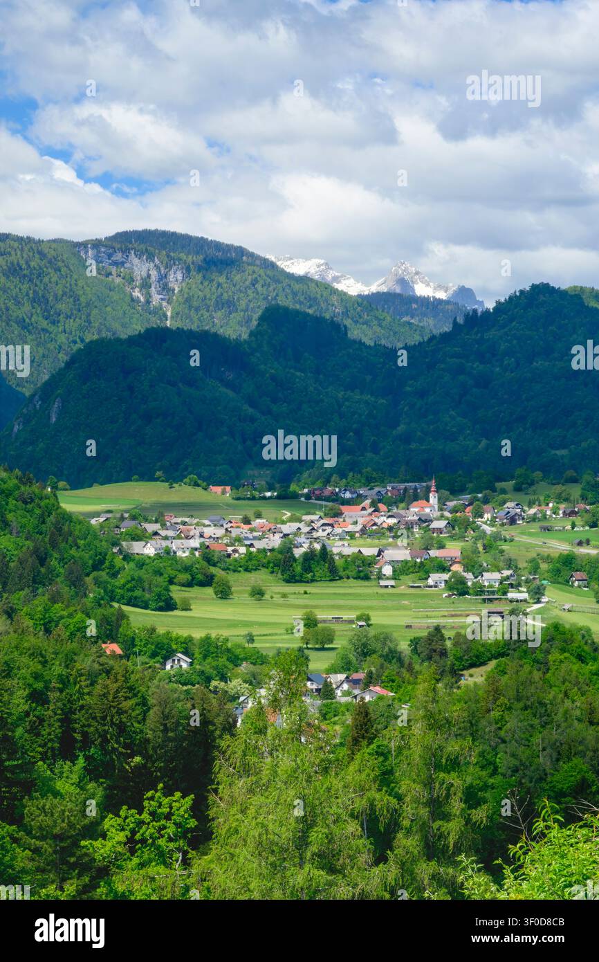 Das Mnilo-Gebiet von Bled, Slowenien. Mlino liegt im südlichen Teil von Bled, über dem südlichen Ufer des Bled-Sees. Stockfoto