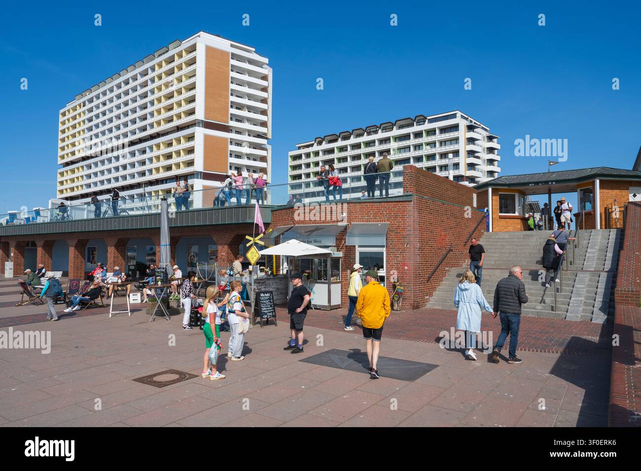 Wohnhaus und Promenade in Westerland Stockfoto