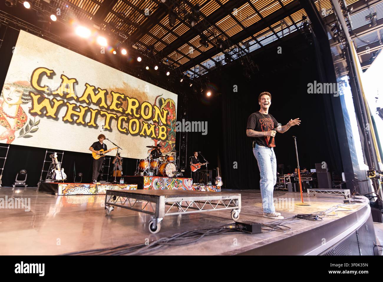 Musiker Cameron Whitcomb tritt beim FIFA Fan Festiva' am Freedom Mobile Arch in Vancouver, BC, Kanada, am 14. Juni 2026 auf Stockfoto