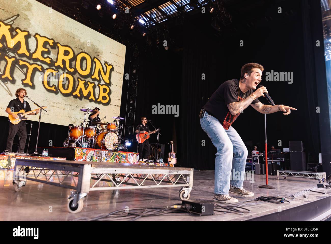 Musiker Cameron Whitcomb tritt beim FIFA Fan Festiva' am Freedom Mobile Arch in Vancouver, BC, Kanada, am 14. Juni 2026 auf Stockfoto