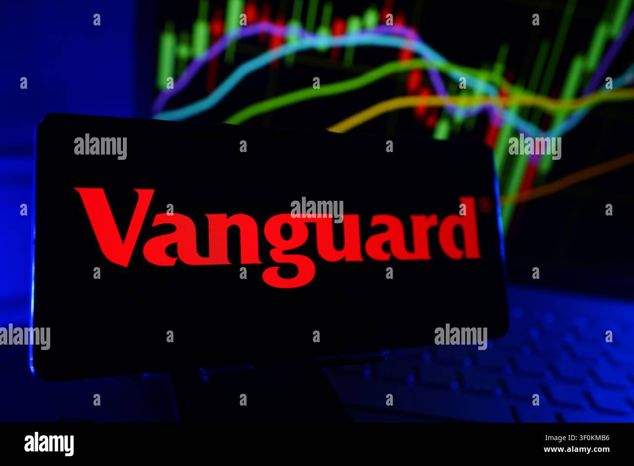 Vanguard Investment Management Company Bietet Günstige Indexfonds Und Exchange Traded Funds Aktienmarkt-Leistungstabelle Mit Firmenlogo Stockfoto