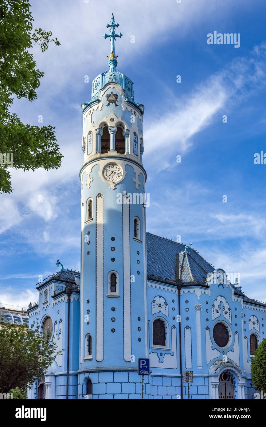 Die Kirche der Heiligen Elisabeth, bekannt als die Blaue Kirche, ist eines der berühmtesten Art-Nouveau-Meisterwerke von Bratislava, Slowakei Stockfoto