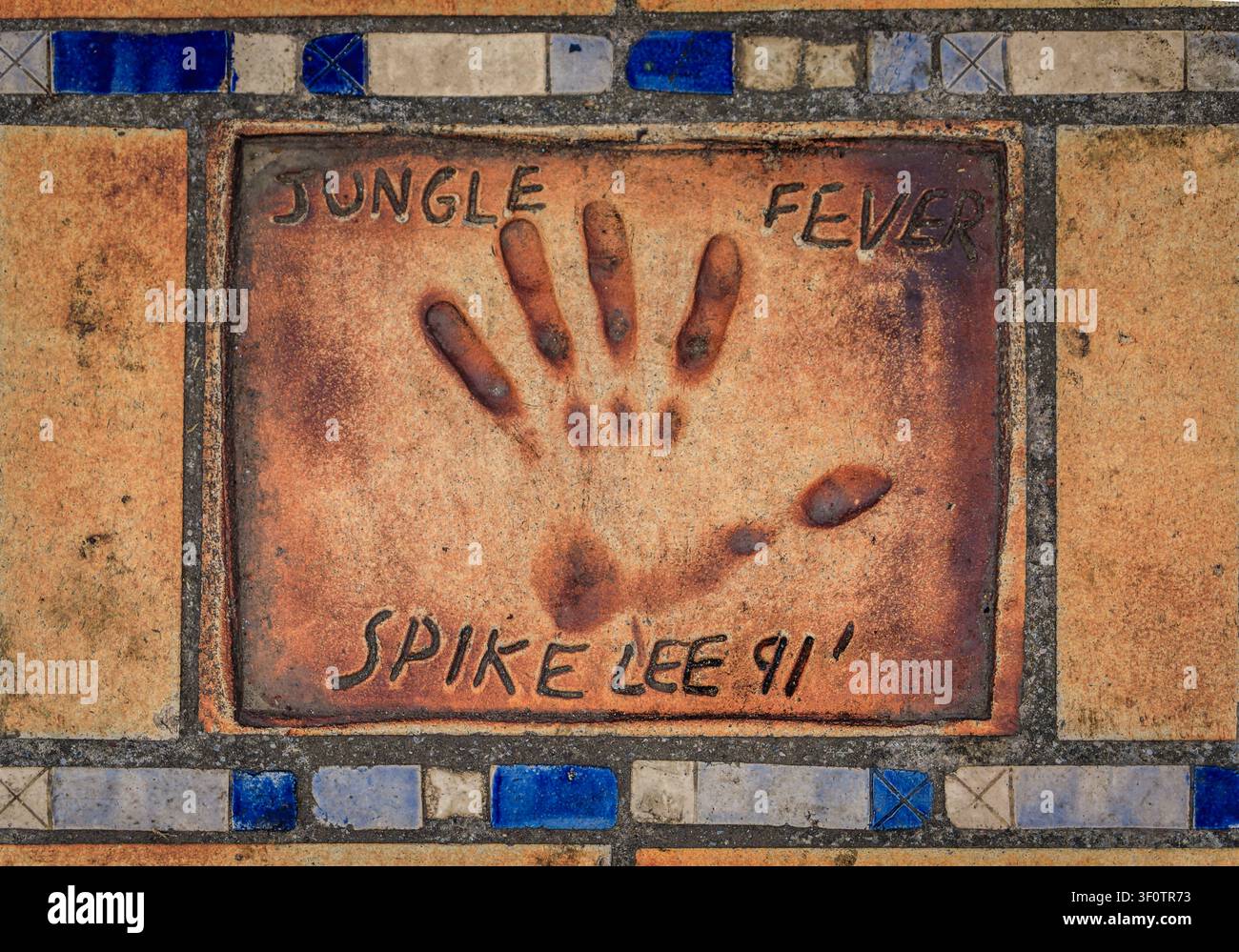 Cannes, Frankreich - 29. Mai 2024: Handabdruck von Spike Lee, dem berühmten amerikanischen Regisseur und Schauspieler, auf dem Walk of Fame an der Croisette Stockfoto