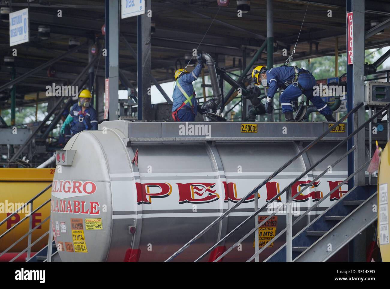 Guayaquil, Freitag, 10. Juli 2026. Während einer Tour durch das Pascuales Terminal kündigte Umwelt- und Energieminister Juan Carlos Blum an. Fotos César Munoz API Guayaquil Guayas Ecuador 20260710 232504 6a510a7962afb 1000241805 Copyright: xCesarxMunozx Stockfoto