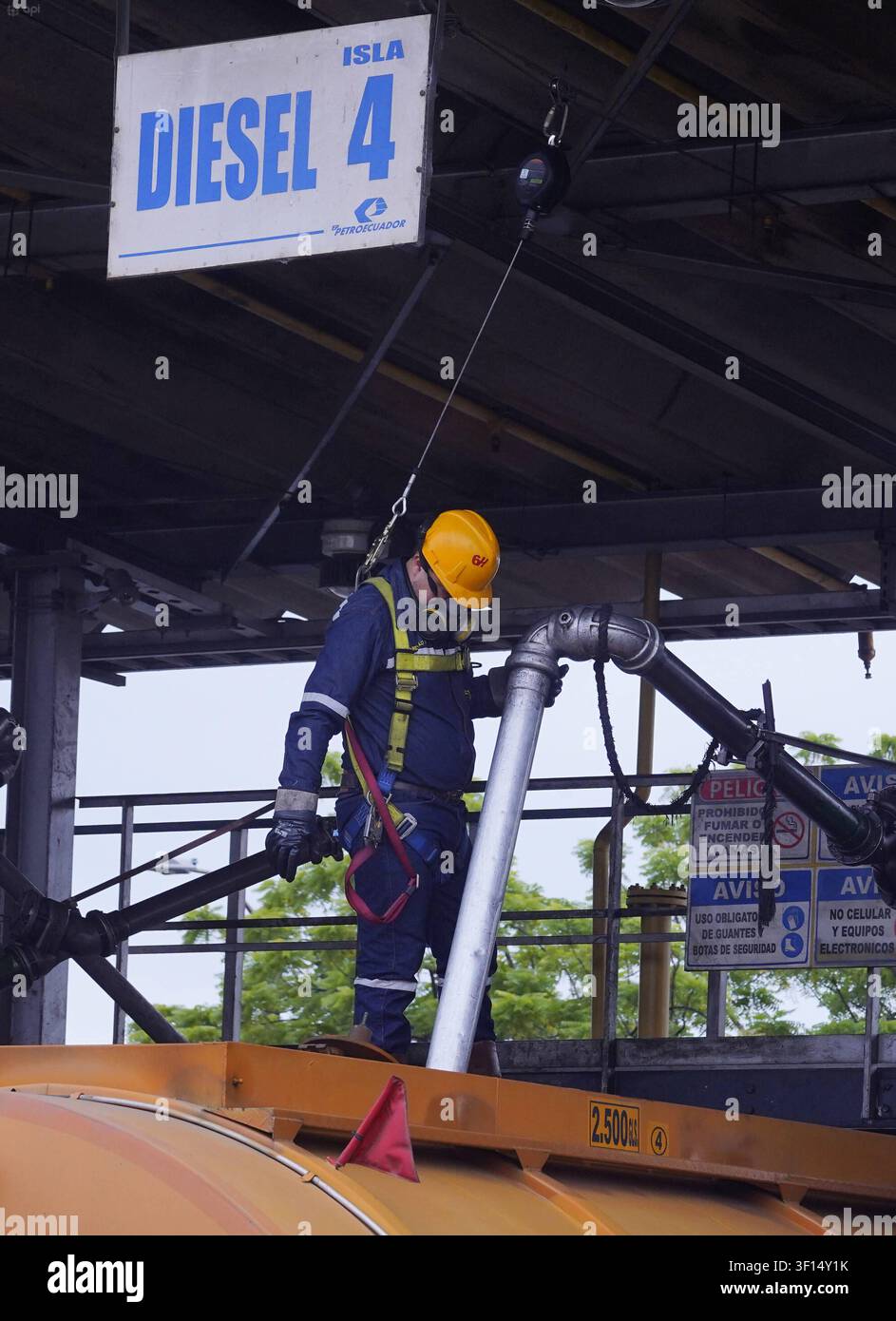 Guayaquil, Freitag, 10. Juli 2026. Während einer Tour durch das Pascuales Terminal kündigte der Minister für Umwelt und Energie, Juan Carlos Blum, eine Senkung des Preises für Extra, Ecopais und Diesel an. Fotos von César Munoz, API Guayaquil, Guayas, Ecuador, 20260710 232560 6a511583d69e4 1000241817 Copyright: xCesarxMunozx Stockfoto