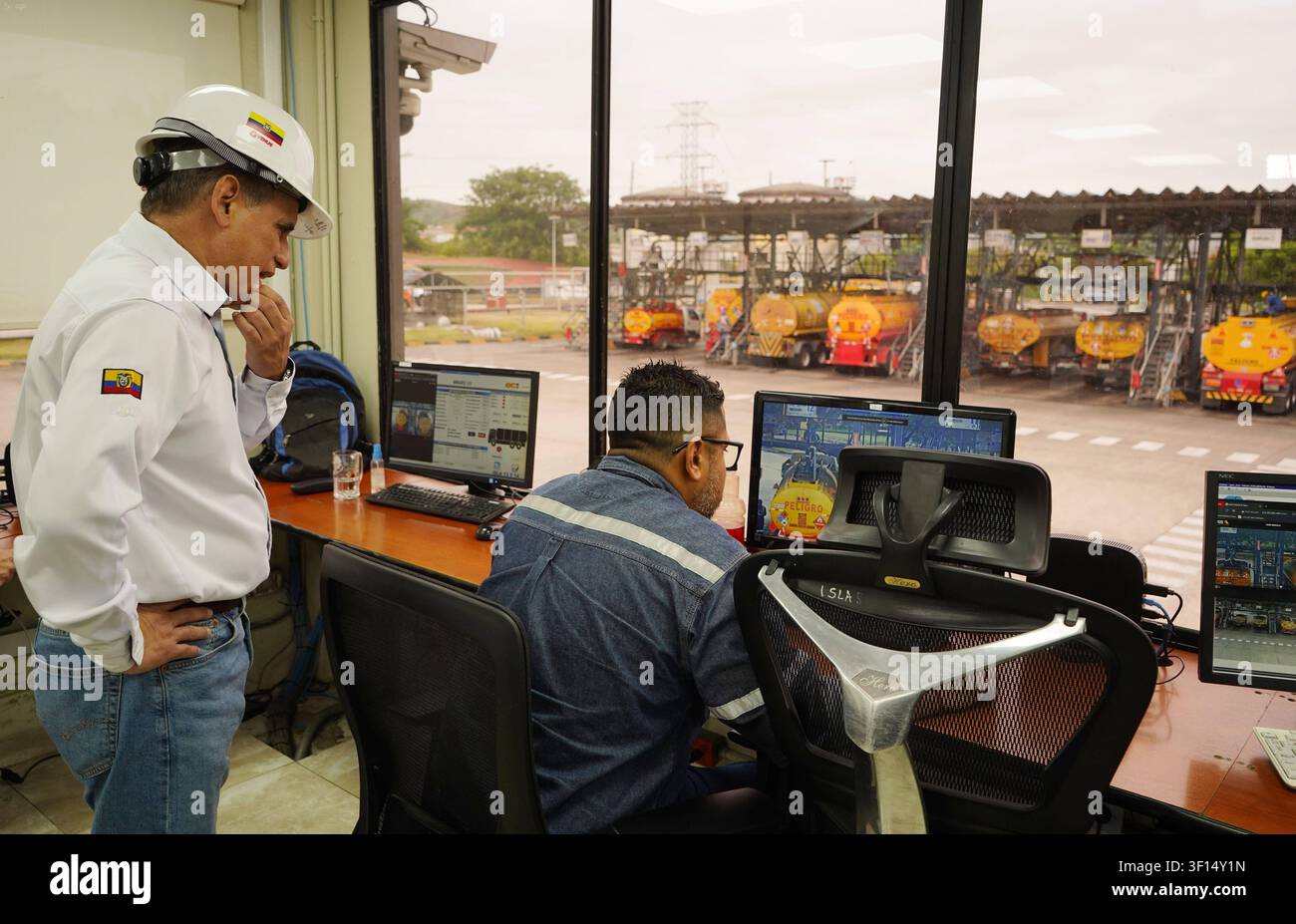 Guayaquil, Freitag, 10. Juli 2026. Während einer Tour durch das Pascuales-Terminal kündigte der Minister für Umwelt und Energie, Juan Carlos Blum, eine Senkung des Preises für Extra, Ecopais und Diesel an. Fotos von César Munoz, API Guayaquil, Guayas, Ecuador, 20260710 232553 6a51105f42930 1000241810 Copyright: xCesarxMunozx Stockfoto