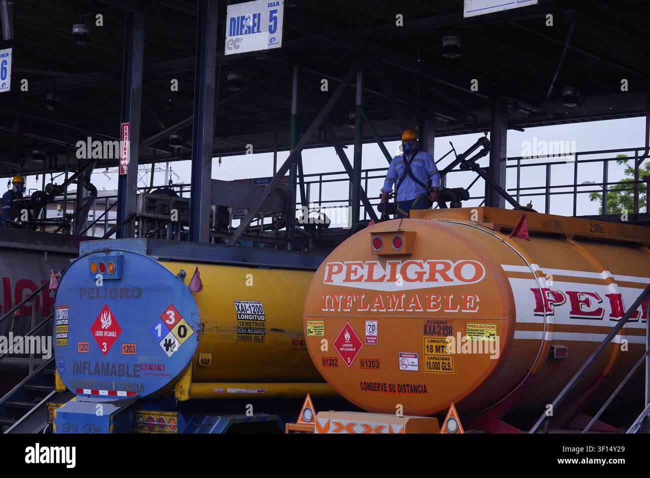 Guayaquil, Freitag, 10. Juli 2026. Während einer Tour durch das Pascuales-Terminal kündigte der Minister für Umwelt und Energie, Juan Carlos Blum, eine Senkung des Preises für Extra, Ecopais und Diesel an. Fotos von César Munoz, API Guayaquil, Guayas, Ecuador, 20260710 232556 6a51107eec608 1000241813 Copyright: xCesarxMunozx Stockfoto