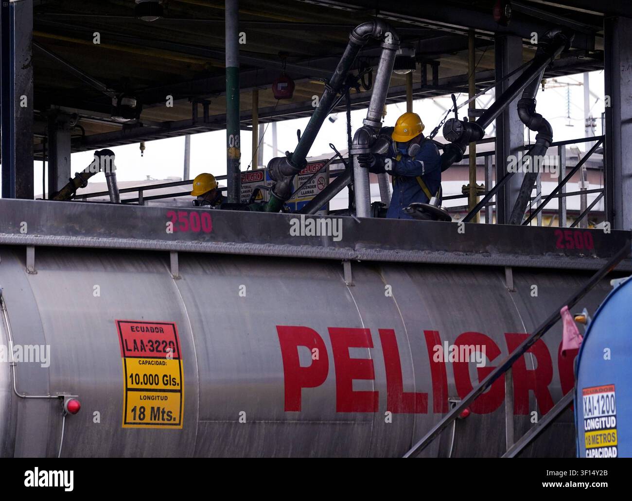 Guayaquil, Freitag, 10. Juli 2026. Während einer Tour durch das Pascuales Terminal kündigte der Minister für Umwelt und Energie, Juan Carlos Blum, eine Senkung des Preises für Extra, Ecopais und Diesel an. Fotos von César Munoz, API Guayaquil, Guayas, Ecuador, 20260710 232561 6a51158be0026 1000241818 Copyright: xCesarxMunozx Stockfoto