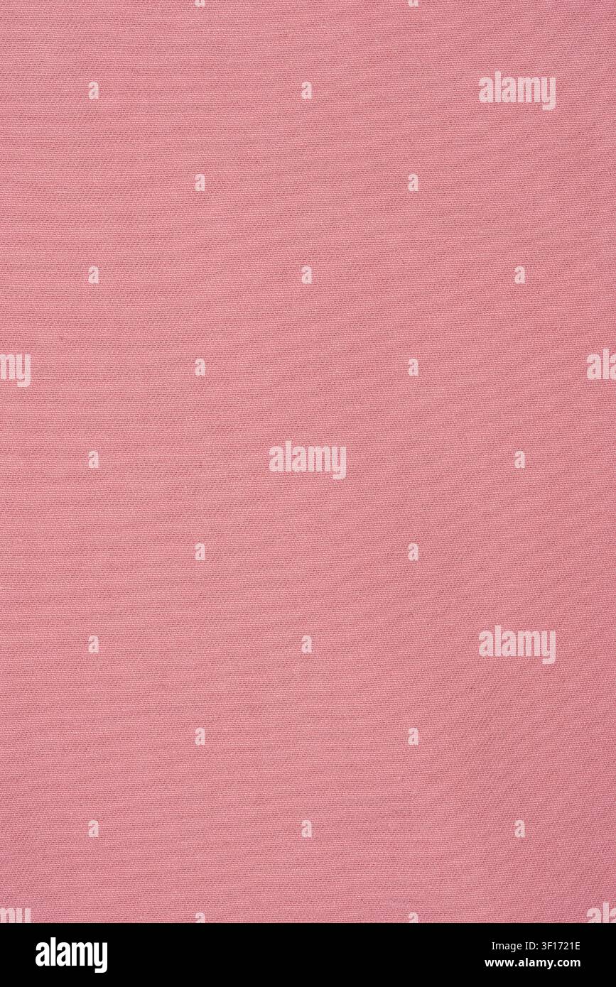 Glattes rosa Textil mit subtiler Textur und gleichmäßiger Beleuchtung. Sanfter Pastellton ideal für Design-Overlays, Produktpräsentation, minimalistische Hintergründe Stockfoto