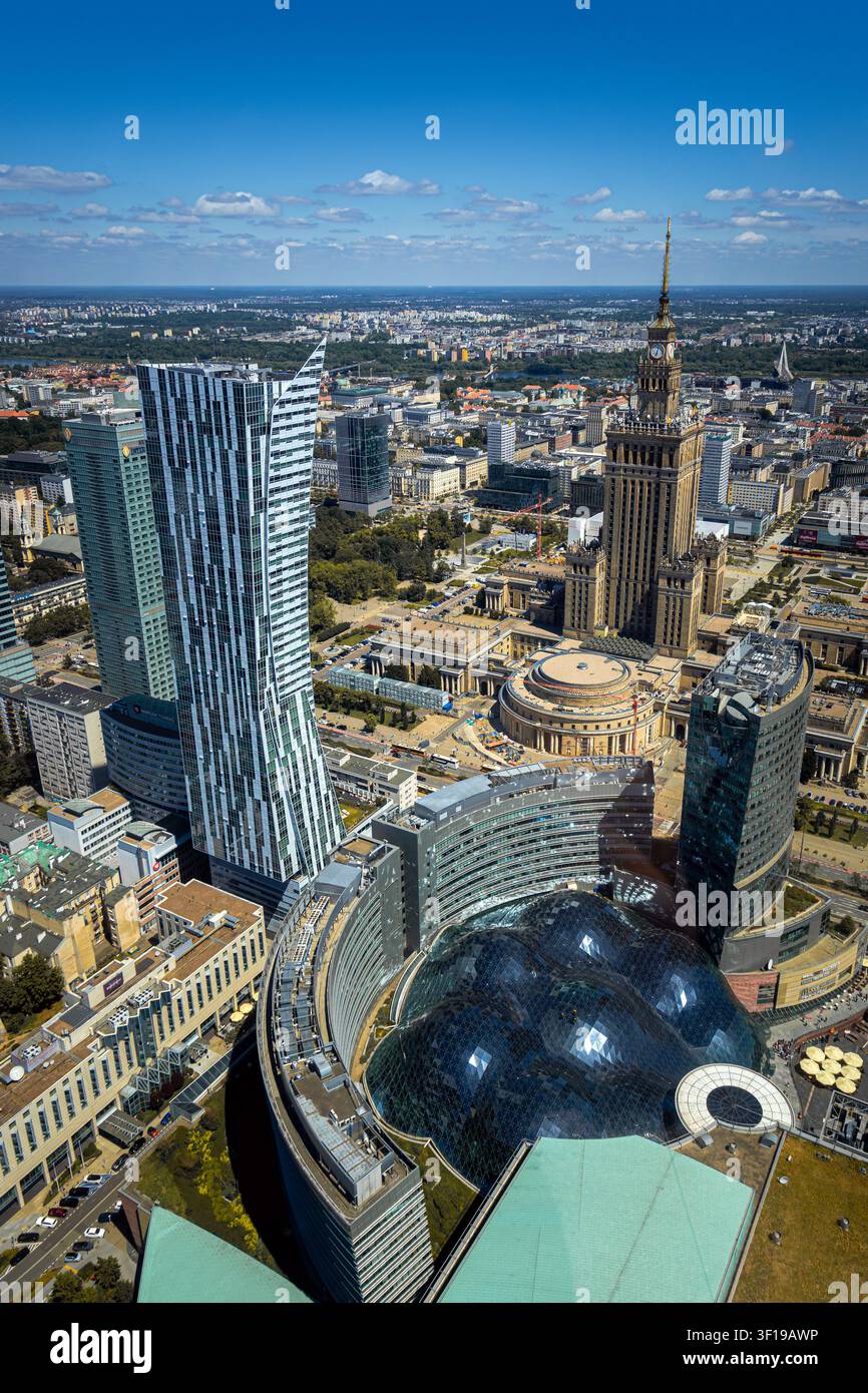 Zlote Tarasy, Zlota 44 und Palast der Kultur und Wissenschaft, Warschau, Polen Stockfoto