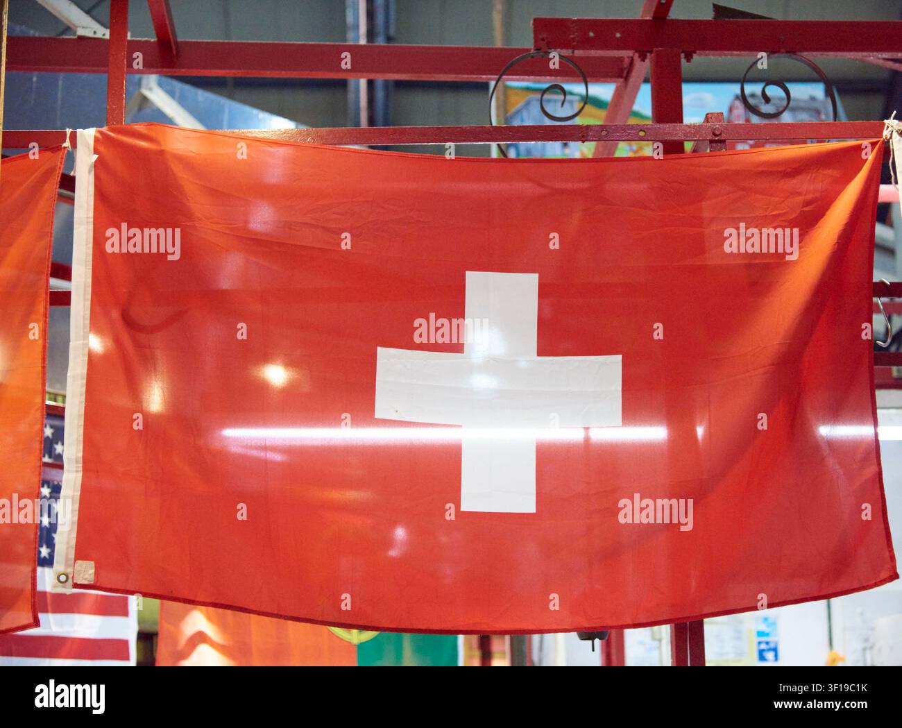Die Schweizer Flagge auf dem St. Lawrence-Markt. Stockfoto