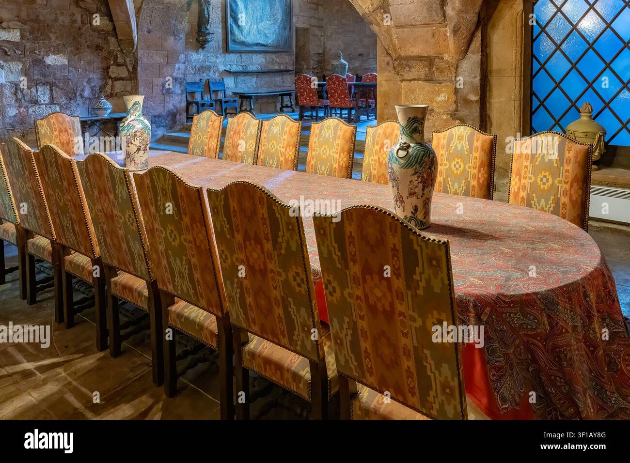 Refektorium in der Abtei Fontfroide, nahe Narbonne, Okzitanien, Frankreich Stockfoto