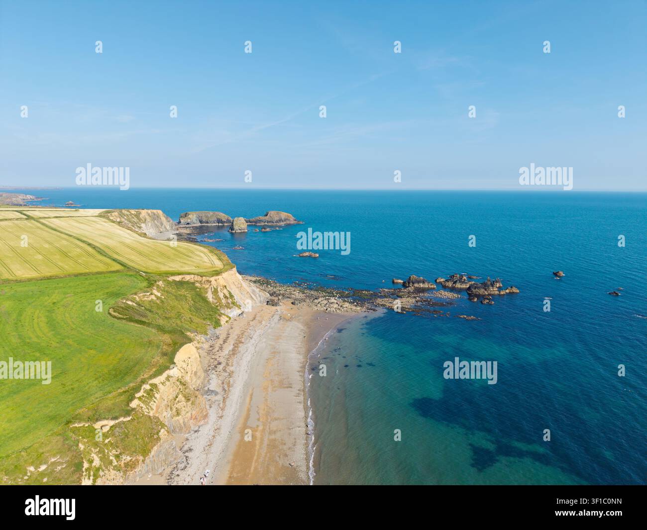 Luftaufnahme von Kilfarrasy Beach in der Grafschaft Waterford, Irland Stockfoto