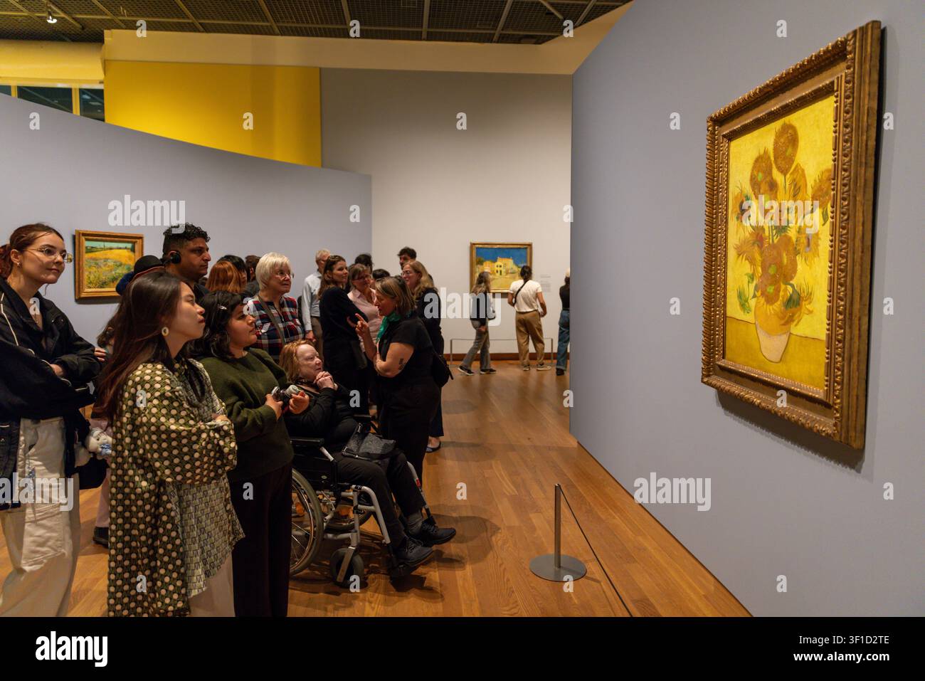 Das Van-Gogh-Museum, das sich am Museumplein in Amsterdam, Niederlande, befindet, beherbergt das umfassende Werk von Vincent Van Gogh. Stockfoto