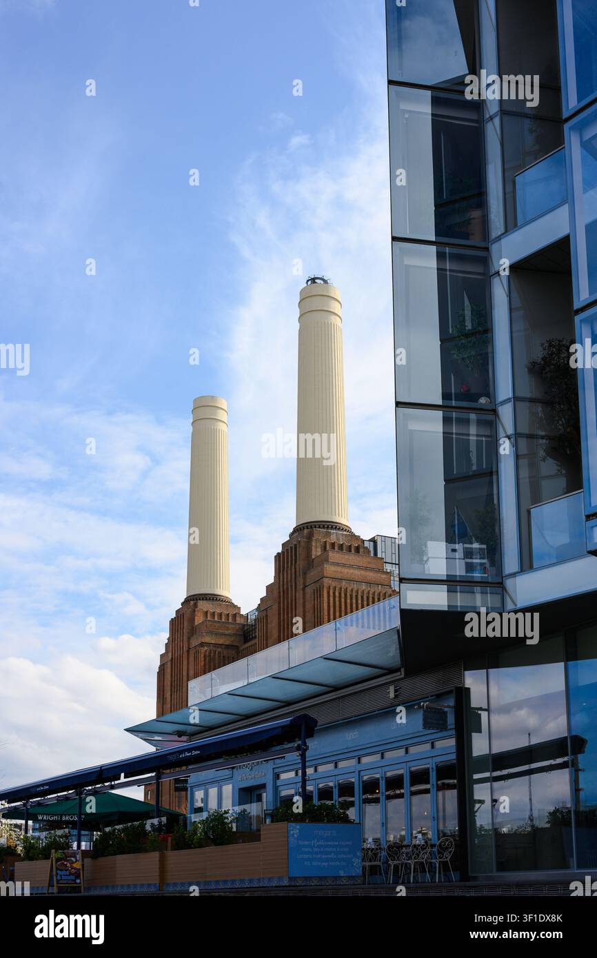 London, UK - 1. April 2026; Battersea Power Station umgebauter gewerblicher und Wohnsitz in London Stockfoto