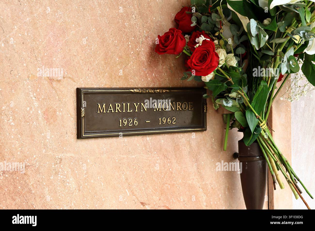 Grab von Marilyn Monroe im Pierce Brothers Westwood Village Memorial Park and Mortuary in Los Angeles Stockfoto