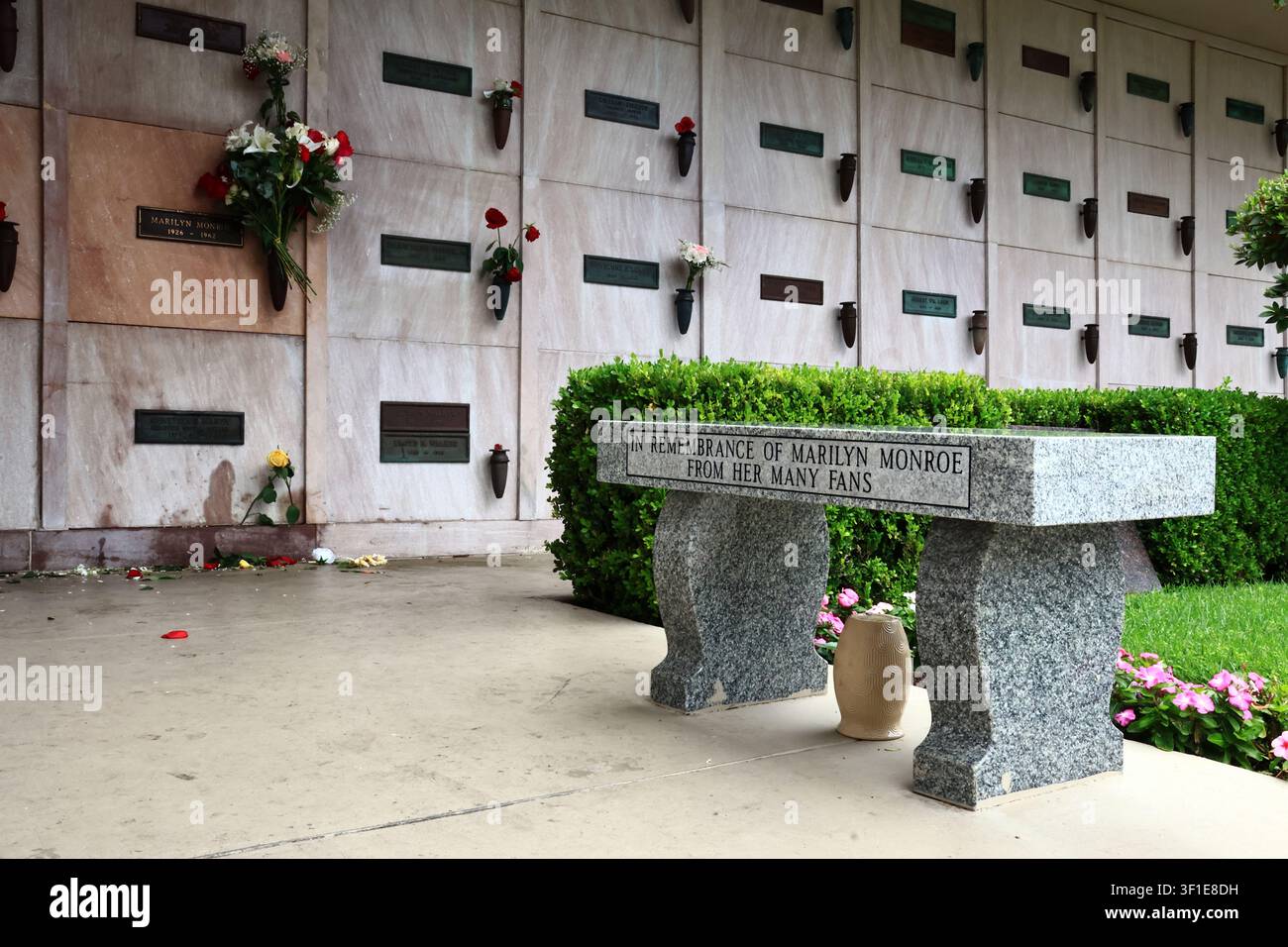 Grab von Marilyn Monroe im Pierce Brothers Westwood Village Memorial Park and Mortuary in Los Angeles Stockfoto