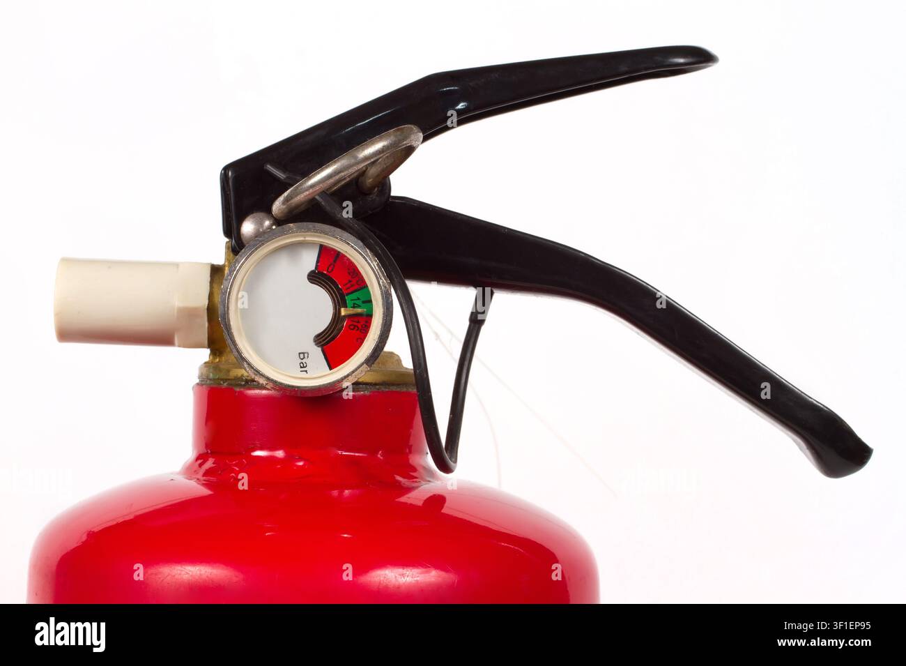 Feuerlöscher-Details im Nahaufnahme. Sprühelement des Feuerlöschers mit Druckmesser. Stockfoto