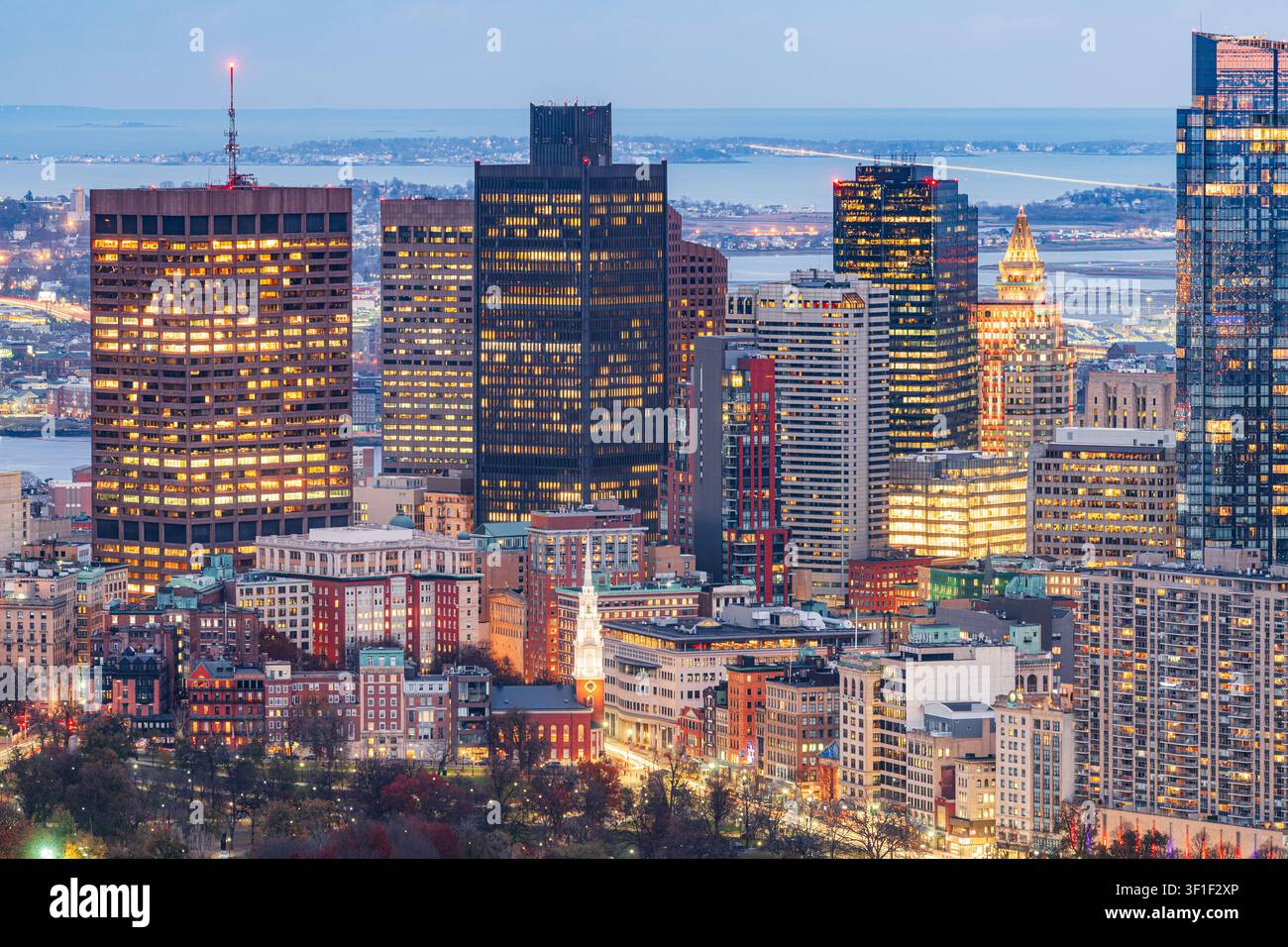 Boston, Massachusetts, USA Stadtzentrum Skyline bei Dämmerung. Stockfoto