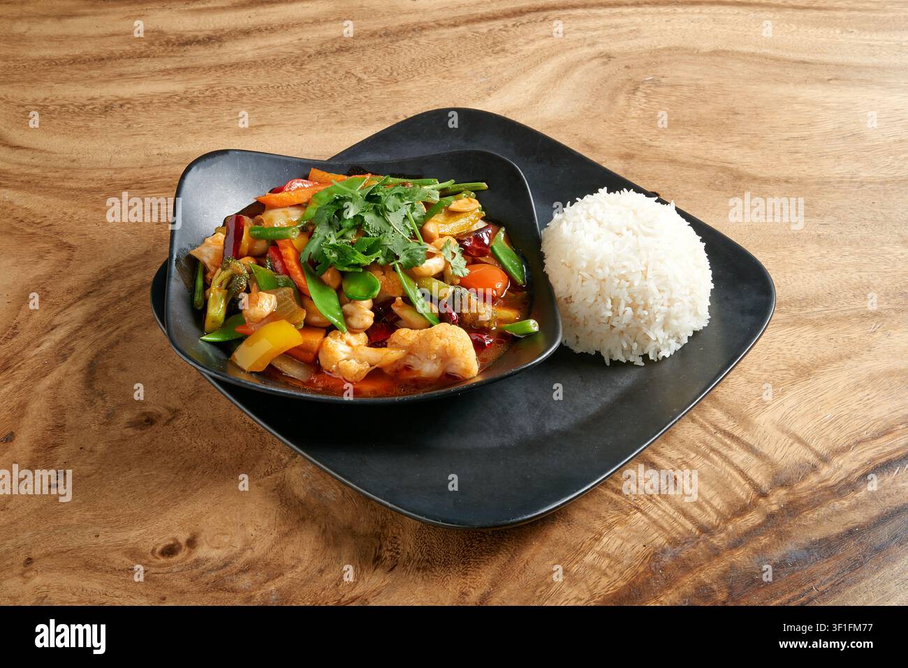 Traditionelles thailändisches Gericht - Gai Pad Med Mamuang, stirfry Huhn mit Cashewnüssen Stockfoto