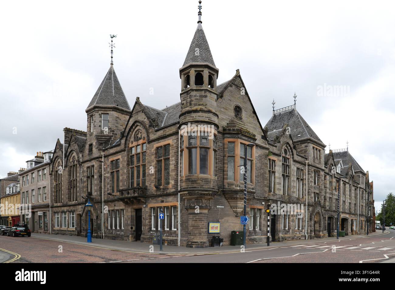 Das Gebäude des Perth and Kinross Council in der High Street 1-5 und Tay Street, Perth, Schottland. Ehemaliges Gebäude des Perth and Kinross Council in der High Street 1-5. Stockfoto