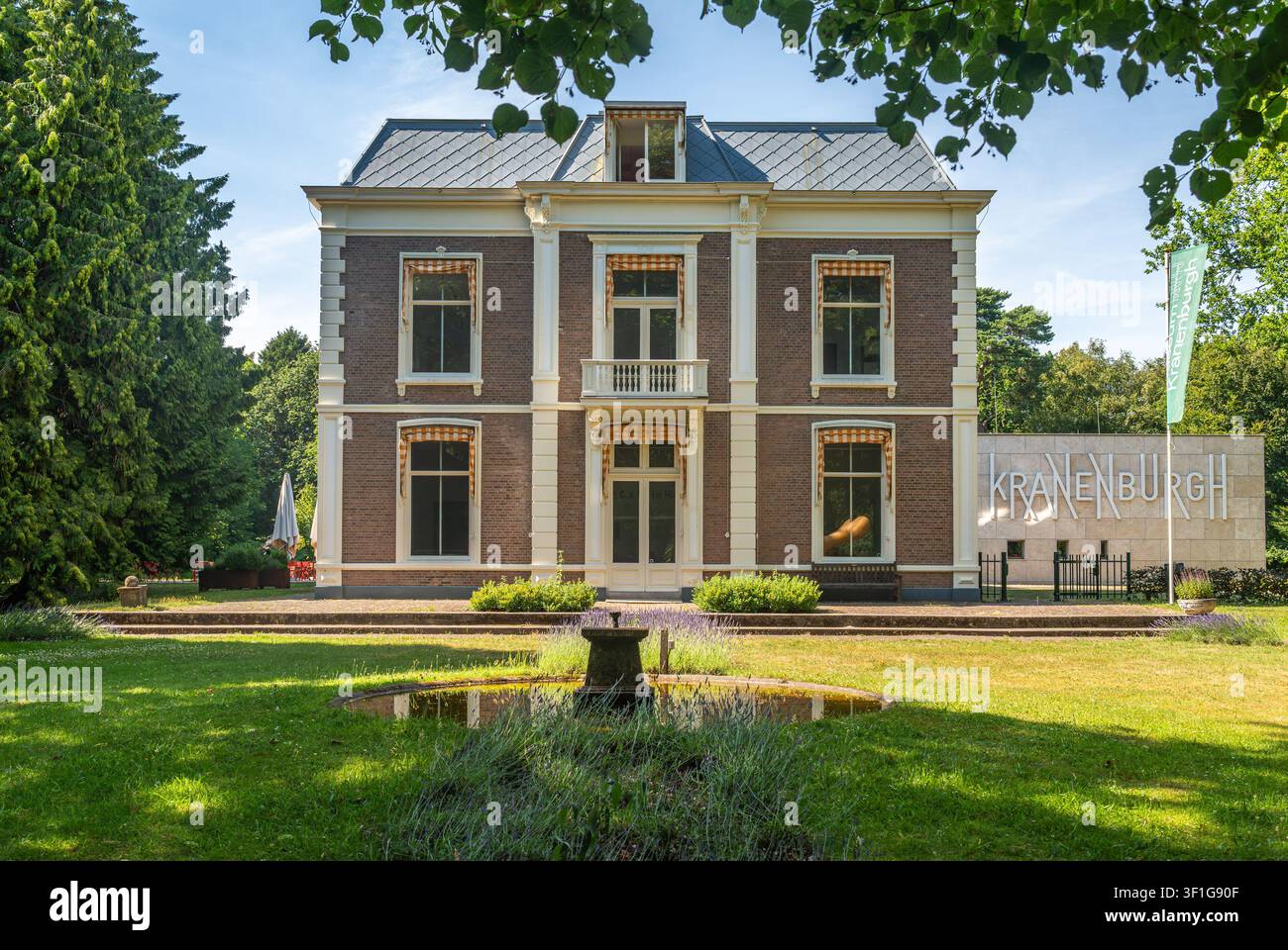 Bergen, Niederlande, 06. Juli 2026, Museum Kranenburgh, Außenansicht des Modernen Kunstmuseums Stockfoto