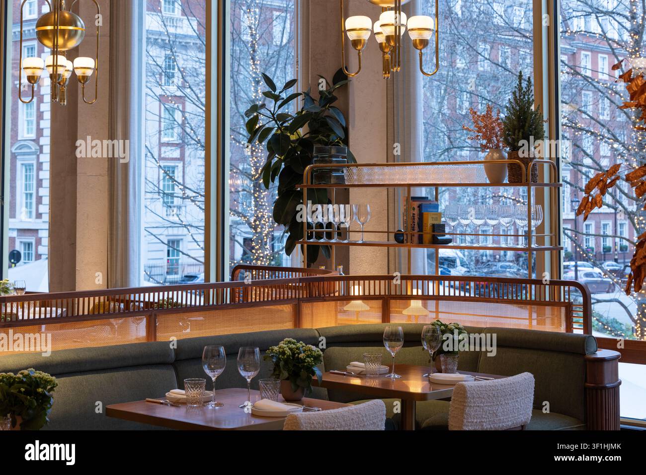 Innenansicht des eleganten Serra-Restaurants im The Chancery Rosewood Hotel in London Stockfoto