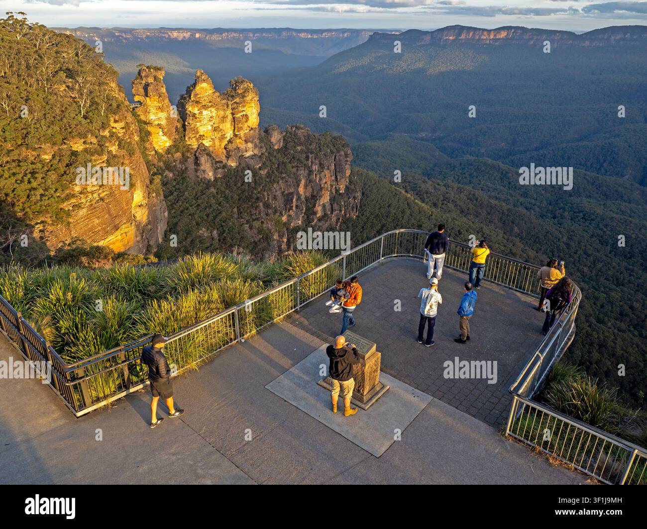 Aussicht von Echo Point mit Blick auf die Three Sisters in Katoomba Stockfoto