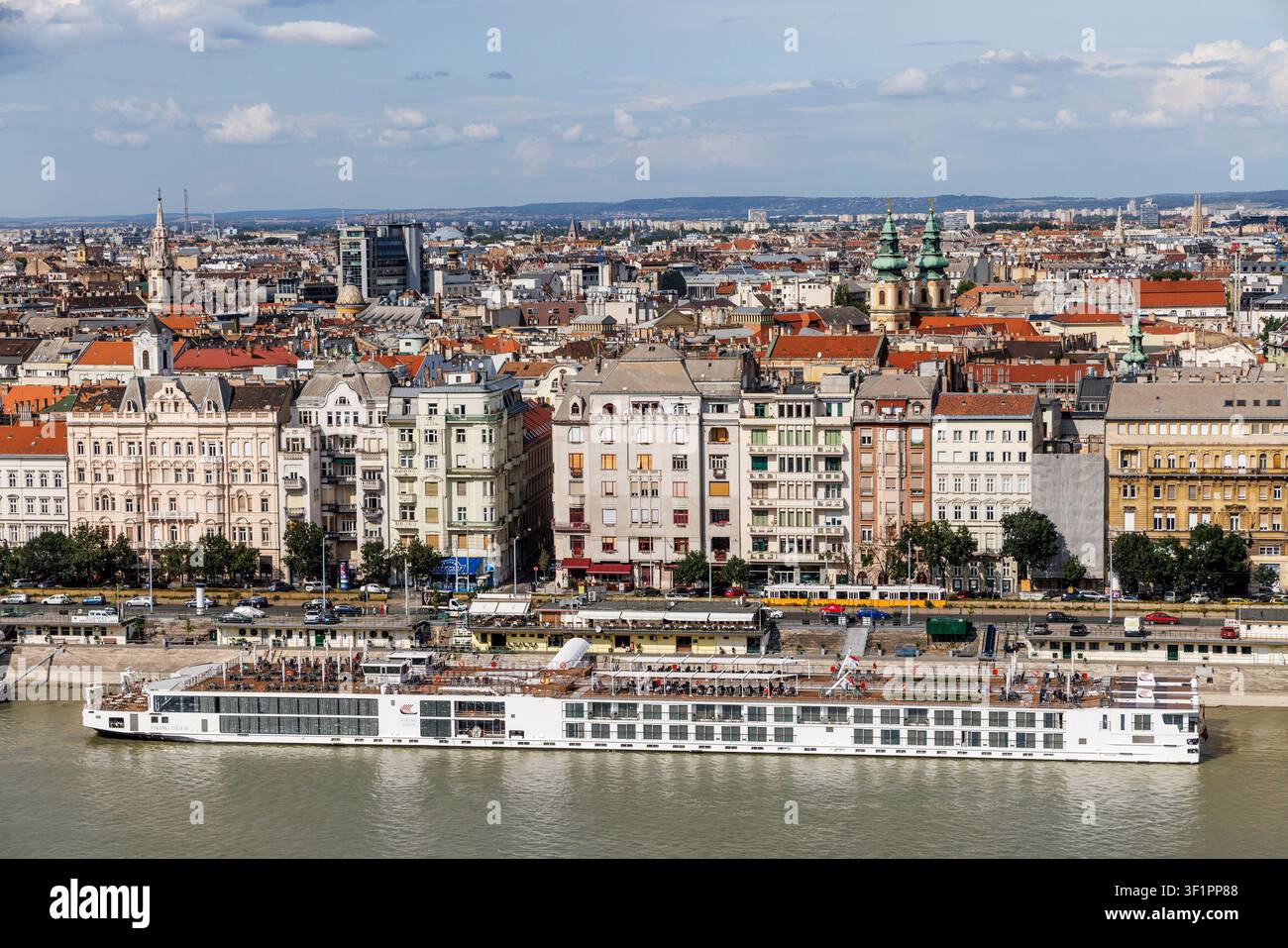 Flussboot an der Donau, Budapest, Ungarn Stockfoto