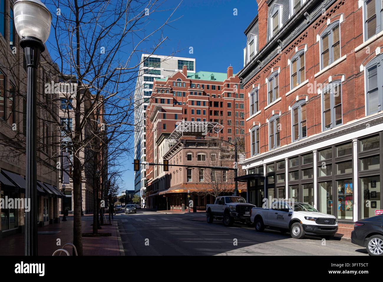 Die Straßenansicht des Sundance Square Bezirks in der Innenstadt von Fort Worth, Texas, USA. Stockfoto