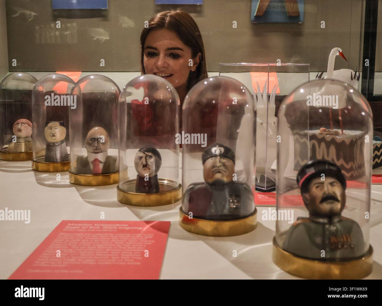 Sir John Soane's Museum, London, UK. 15. Juli 2026. Retrospektive zur Feier der surrealen, subversiven Praxis von Madelon Vriesendorp Mind Games mit über 50 Werken, die vom Soane-Medaillengewinner 2025 geschaffen oder gesammelt wurden und die die Fähigkeit der Künstlerin zeigen, alltägliche Materialien in unerwartete Quellen von Humor, Schönheit und Inspiration zu verwandeln. 15. Juli - 20. September. Paul Quezada-Neiman/Alamy Live News Credit: Paul Quezada-Neiman/Alamy Live News Stockfoto
