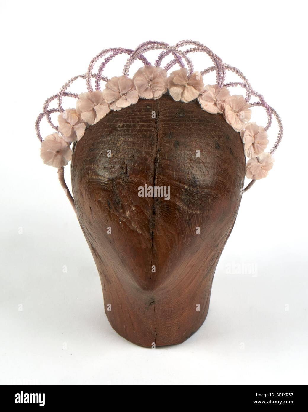 Vintage 1950er Kirschblüten-Blumenkopfschmuck Braut, Brautjungfer oder Kostüm. Nr. 1. Stockfoto