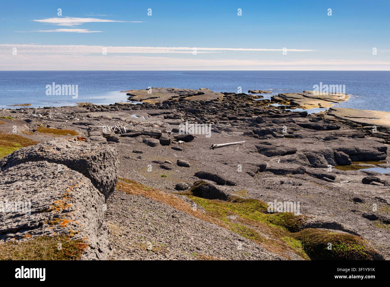 Kalksteinwüsten bei Point Riche auf der Great Northern Peninsula. Port au Choix, Neufundland, Kanada Stockfoto