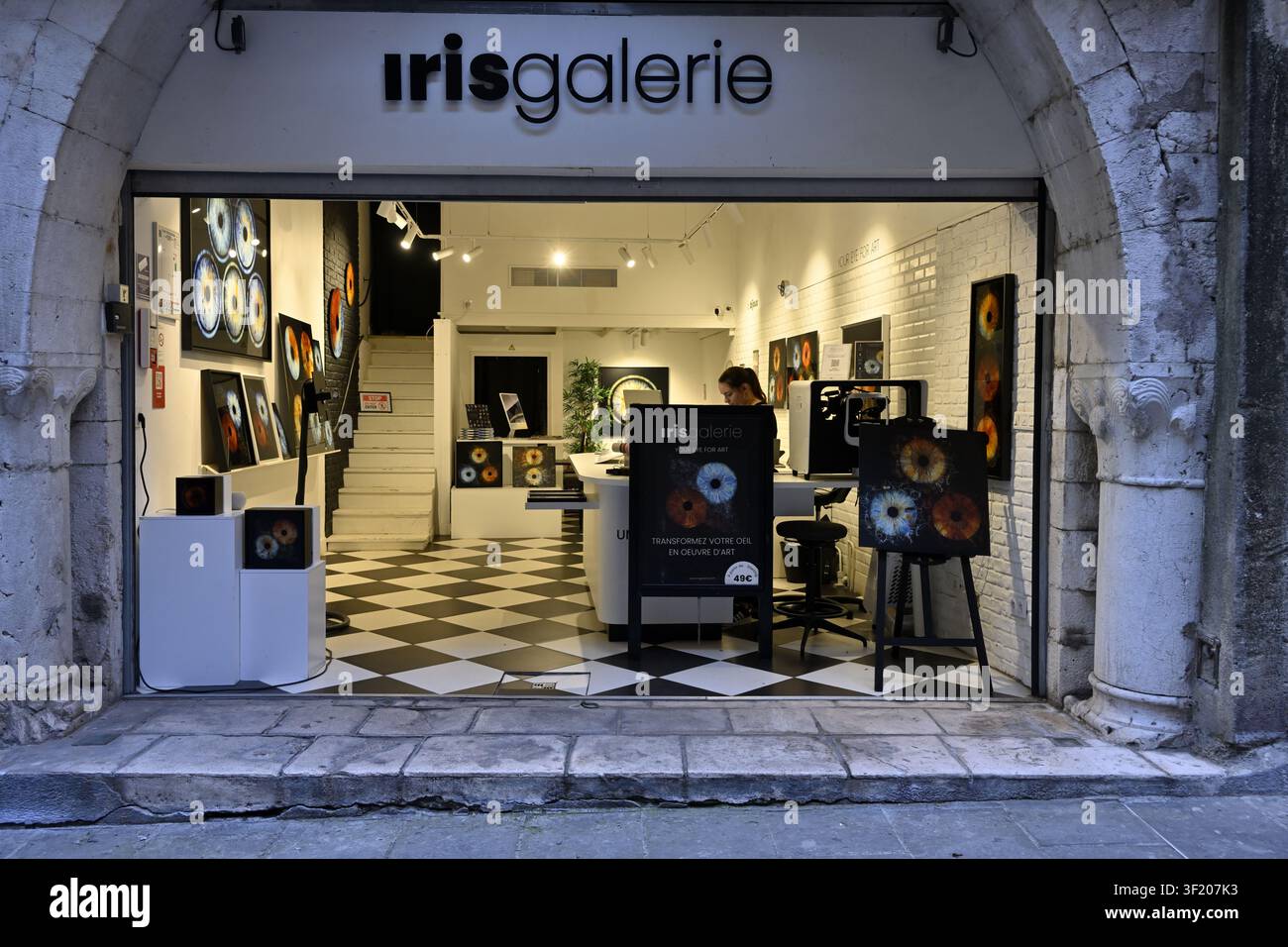 Betrachtet die Iris Galerie, die ein Foto von „deinem“ Auge macht und einen Abdruck deiner Iris erzeugt Stockfoto