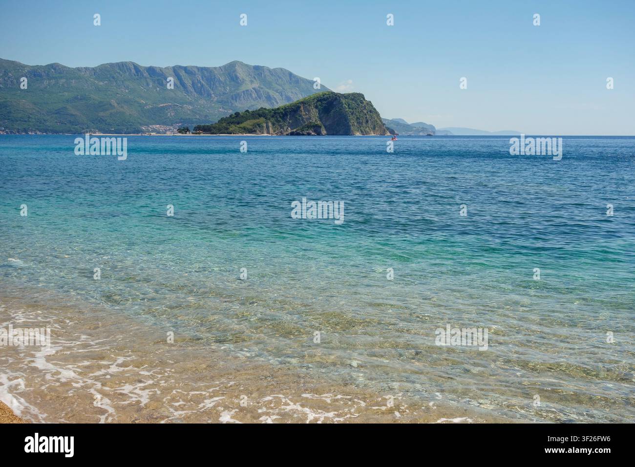Insel Sveti Nikola in der Budva-Riviera, Küste von Montenegro. Stockfoto
