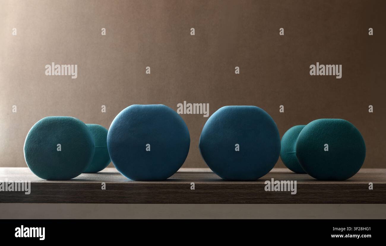 Reihe von farbenfrohen Neopren-Hanteln, die auf einem Holzregal angeordnet sind, mit weichem natürlichem Licht und einem minimalistischen Hintergrund, der Fitness, Stärke und Stockfoto