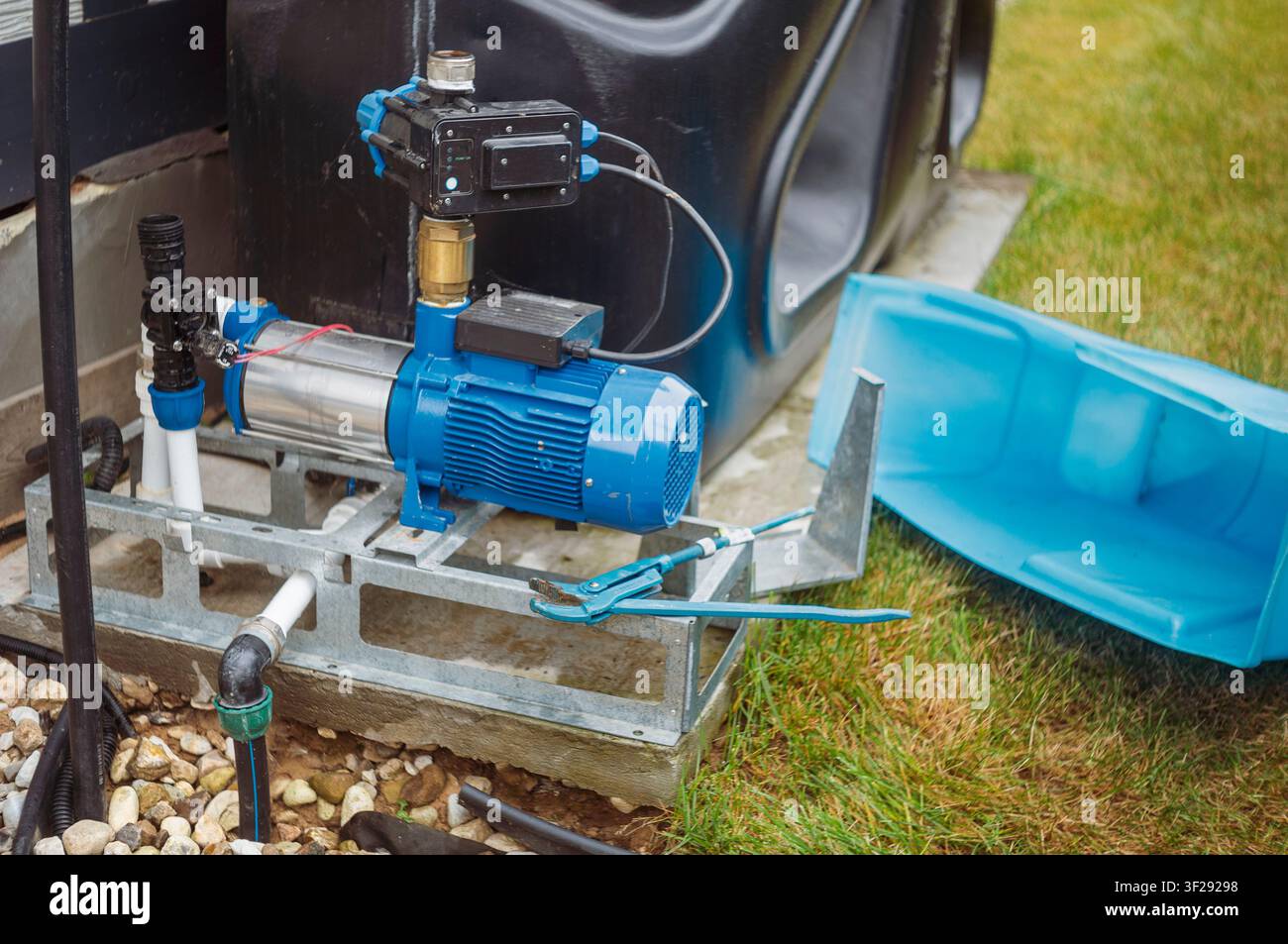 Reparatur des elektrischen Wasserversorgungsmotors Stockfoto