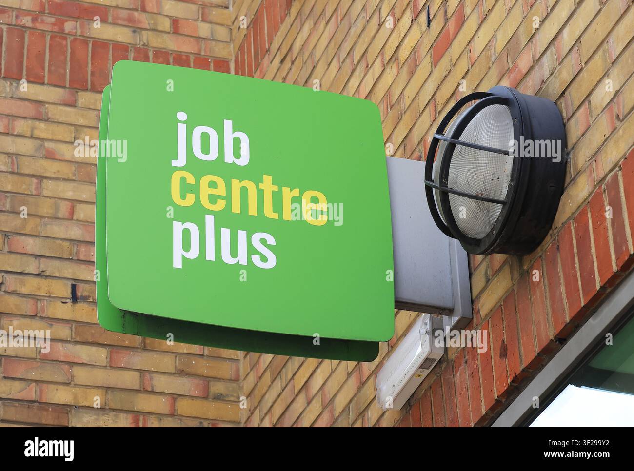 Job Centre Plus, von der lokalen Regierung geförderte Büros in Großbritannien, die Beschäftigungsdienste und Leistungsanträge kombinieren. Stockfoto