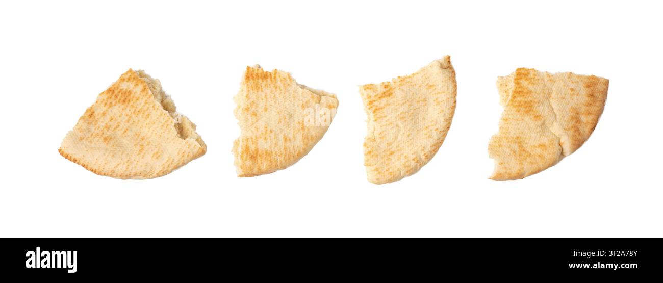 Fladenbrot isoliert, gebrochenes Weizen-Pitta-Fladenbrot, auch bekannt als arabisches Brot, geschnittener Chapati, griechisches Pita-Naan, Khubz oder Tortilla auf weißem Hintergrund Stockfoto