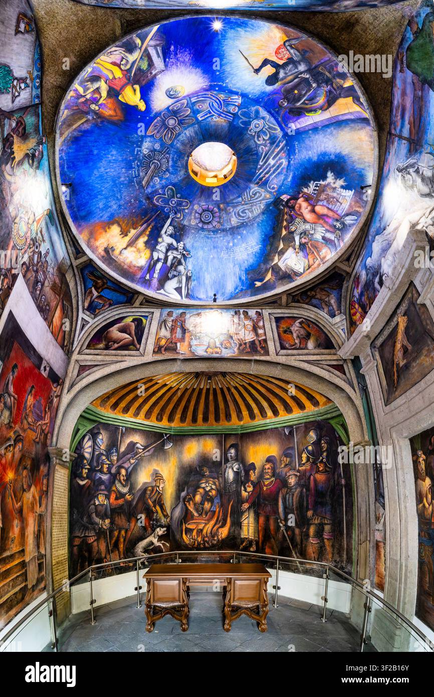 Mural-bedeckte Rotunde im Palacio de Cortes in Coyoacan, Mexiko-Stadt Stockfoto