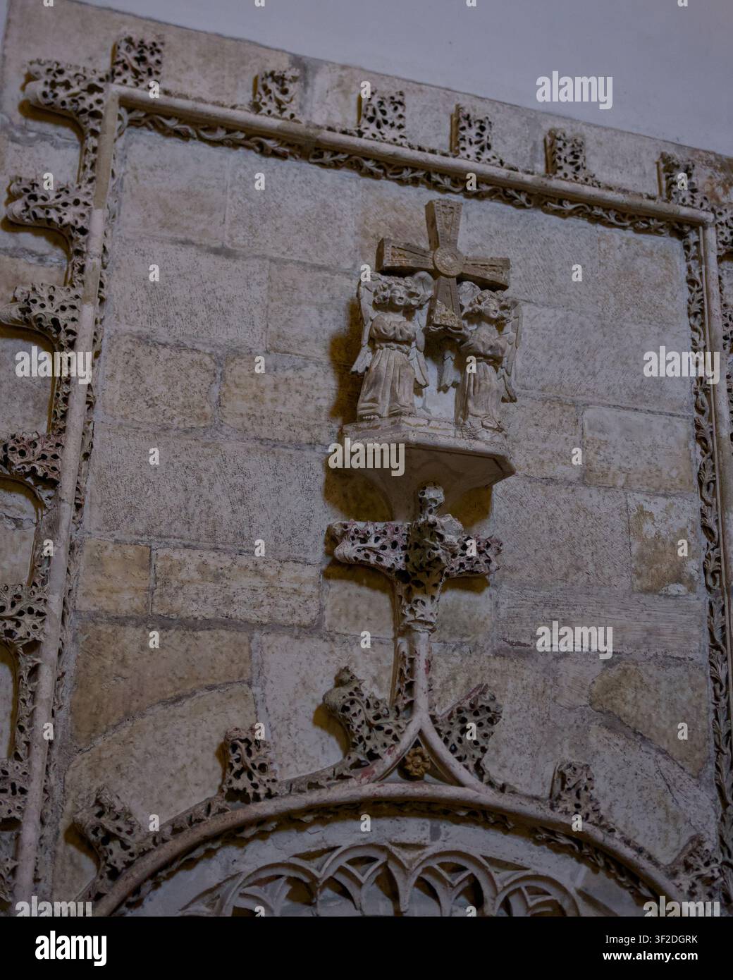 Verzierter gotischer Fassaden-detail der Kathedrale von Oviedo, Spanien Stockfoto