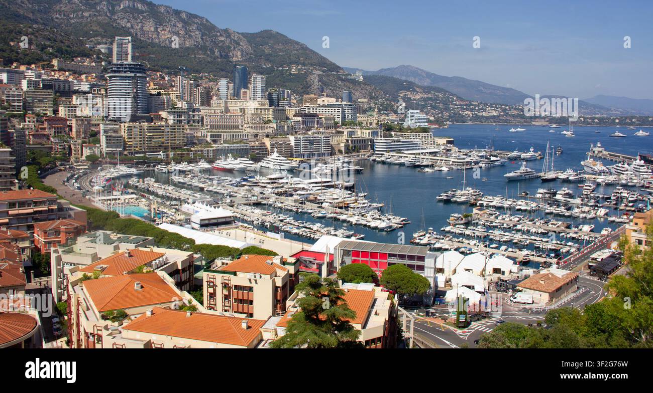 perfekte Aussicht auf den Hafen mit Luxus-Yachten in Monte Carlo Monaco Stockfoto
