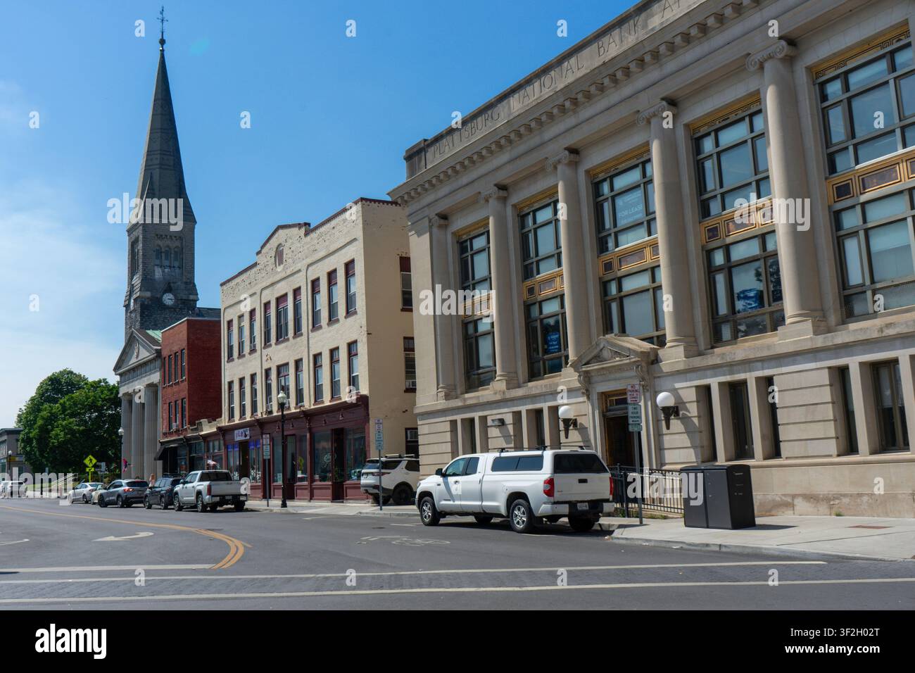 Die historischen Gebäude in der Brinkerhoff Street im Zentrum von Plattsburgh, New York, USA Stockfoto
