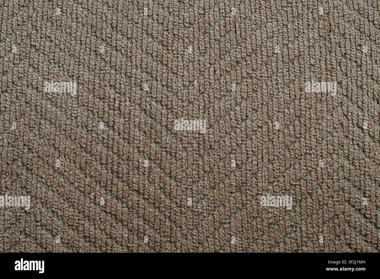 Detaillierte Makroaufnahme von weichem braunem gewebtem Stoff mit strukturiertem Diamantmuster, ideal für Innenräume, Möbel und Design-Hintergründe. Stockfoto