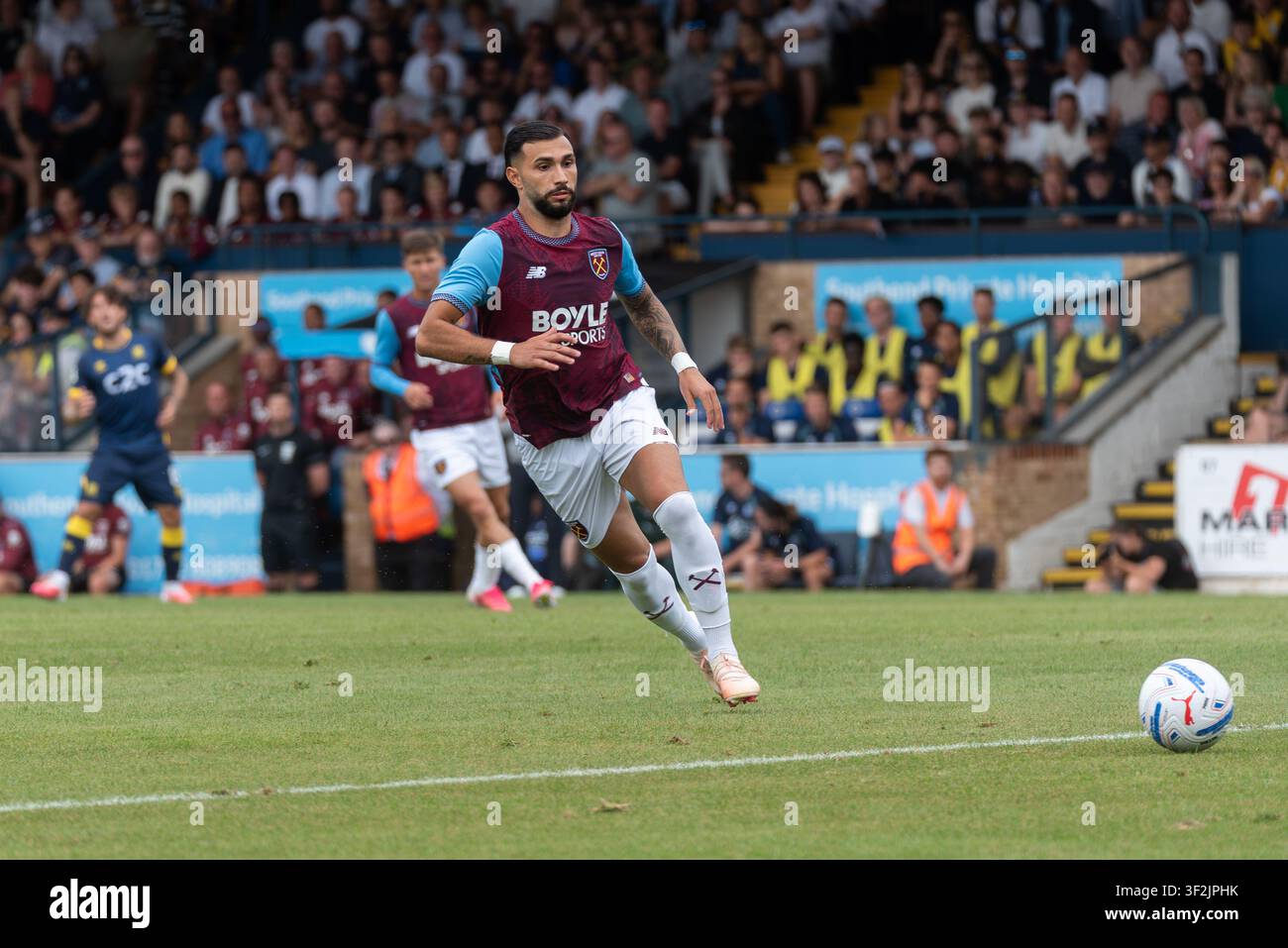 Taty Castellanos spielt beim Vorsaison-Freundschaftsspiel von Southend Utd gegen West Ham Utd im Roots Hall, Southend on Sea, Essex, UK Stockfoto
