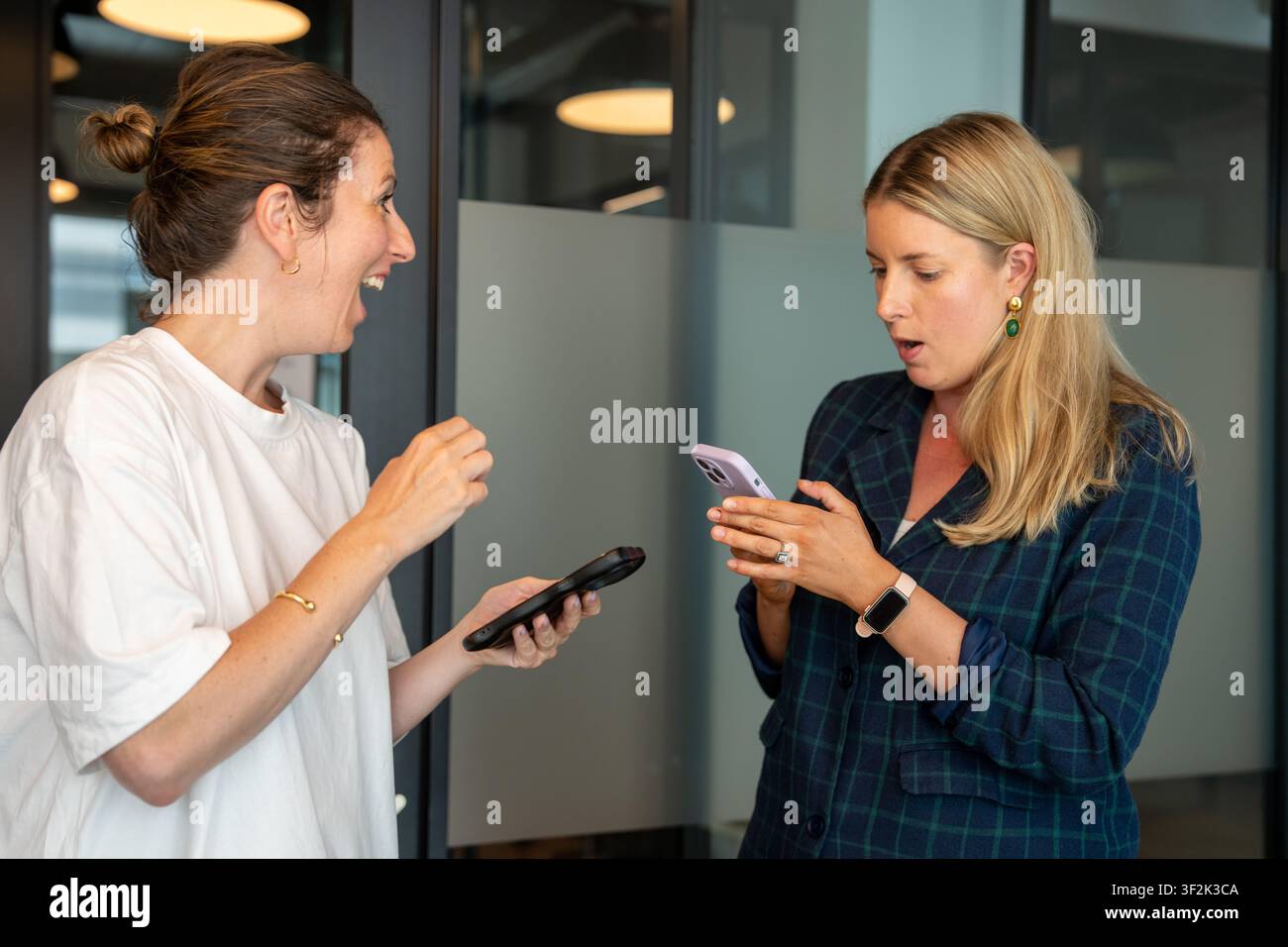 Mitarbeiter der Agentur nehmen an einem Management-Trainingsteilnahme. Stockfoto