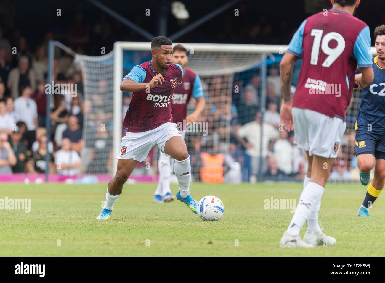 Keiber Lamadrid spielt beim Vorsaison-Freundschaftsspiel von Southend Utd gegen West Ham Utd im Roots Hall, Southend on Sea, Essex, UK Stockfoto